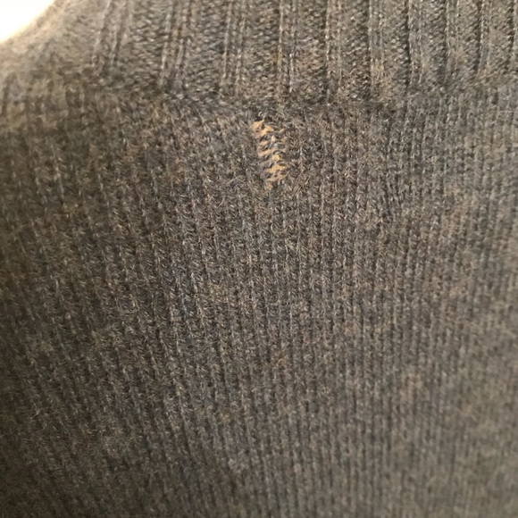 M Lg 💯 Cashmere sweater in good condition. - Picture 3 of 4